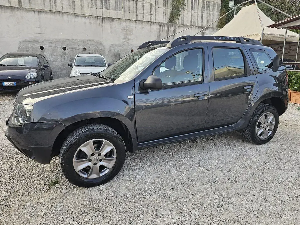 Usata Dacia Duster Lauréate 101 CV (74 kW) 2014 Grigio SUV