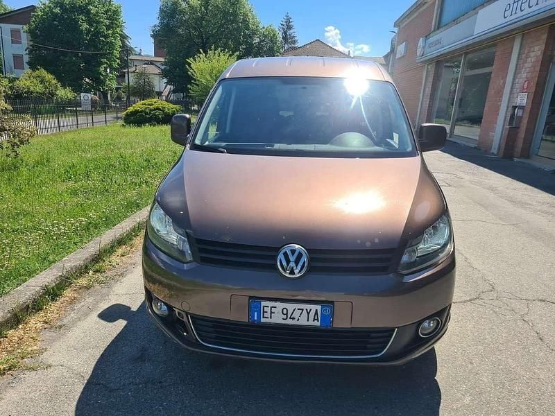 Usata VW Caddy Comfortline 75 CV (55 kW) 2011 Marrone Monovolume
