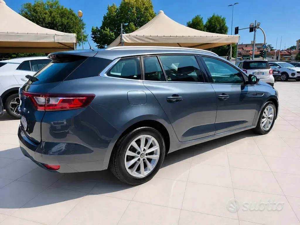Usata Renault Mégane GrandTour 110 CV (80 kW) 2017 Blu Station wagon