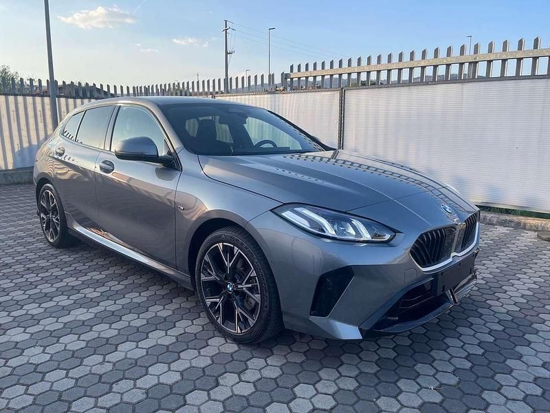 Usata BMW 118 M Sport 150 CV (110 kW) 2025 Skyscraper grey Utilitaria