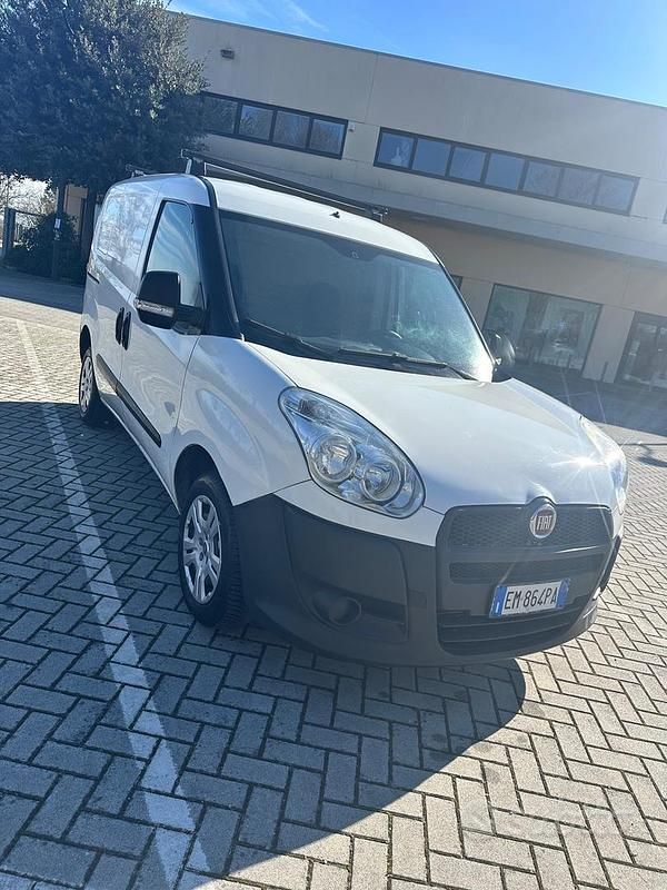 Usata Fiat Doblò 90 CV (66 kW) 2012 Bianco Monovolume