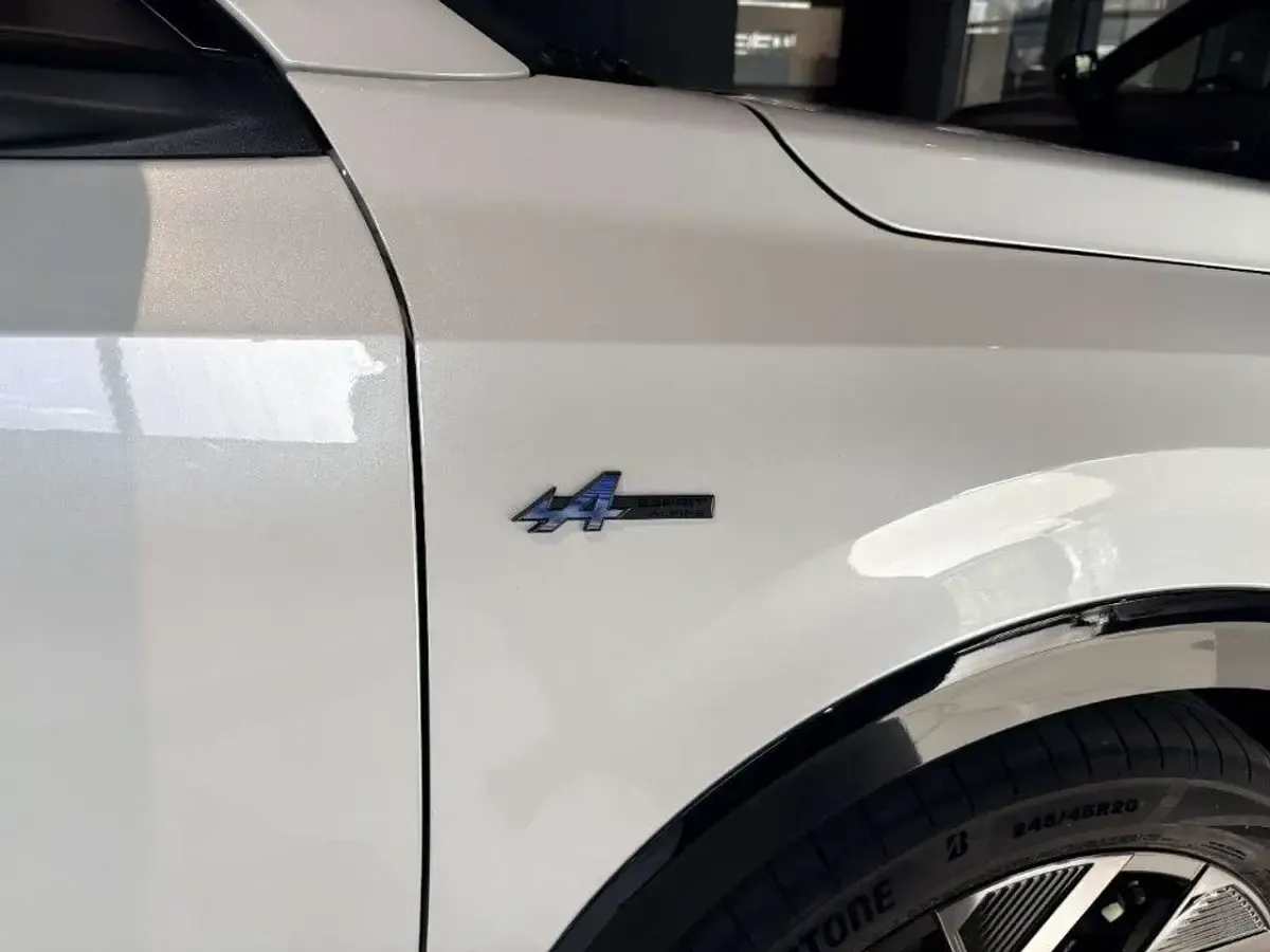 Nuova Renault Rafale Esprit Alpine 131 CV (96 kW) 2026 Aintree green pastello SUV
