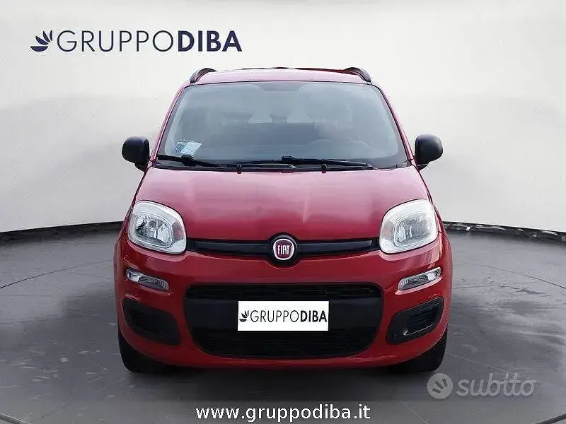 Usata Fiat Panda Lounge 85 CV (62 kW) 2013 Rosso Utilitaria
