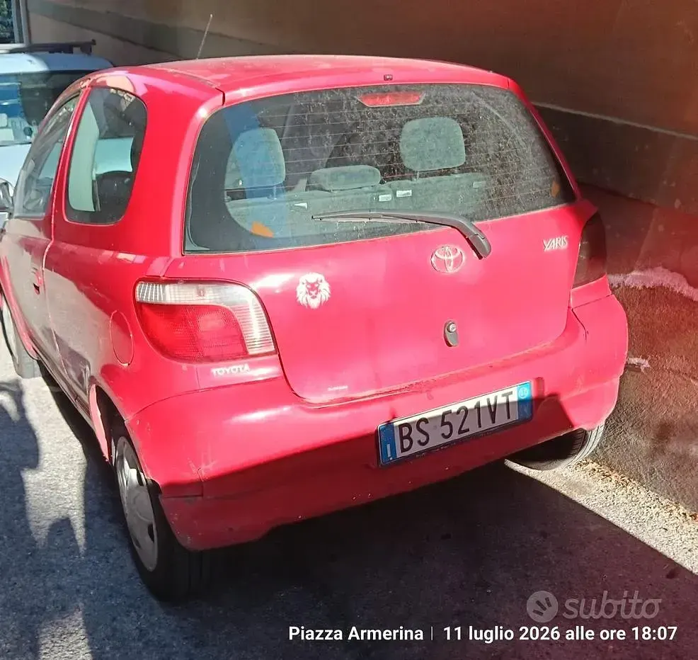 Usata Toyota Yaris 68 CV (50 kW) 2002 Rosso Berlina