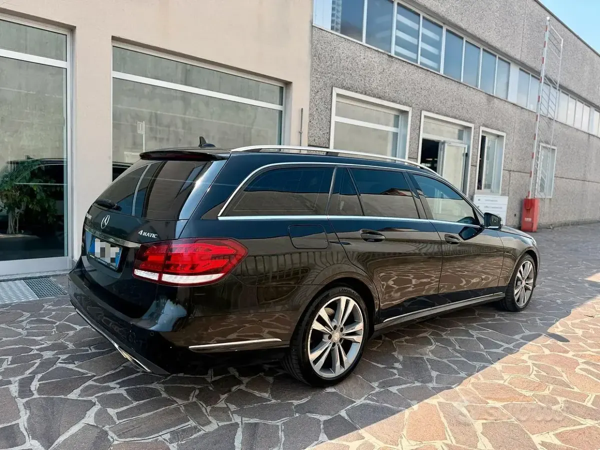 Usata Mercedes E250 Premium 204 CV (150 kW) 2014 Nero Station wagon