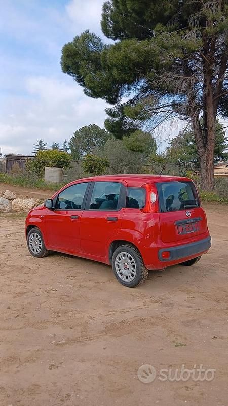 Usata Fiat Panda Lounge 69 CV (50 kW) 2019 Rosso Utilitaria