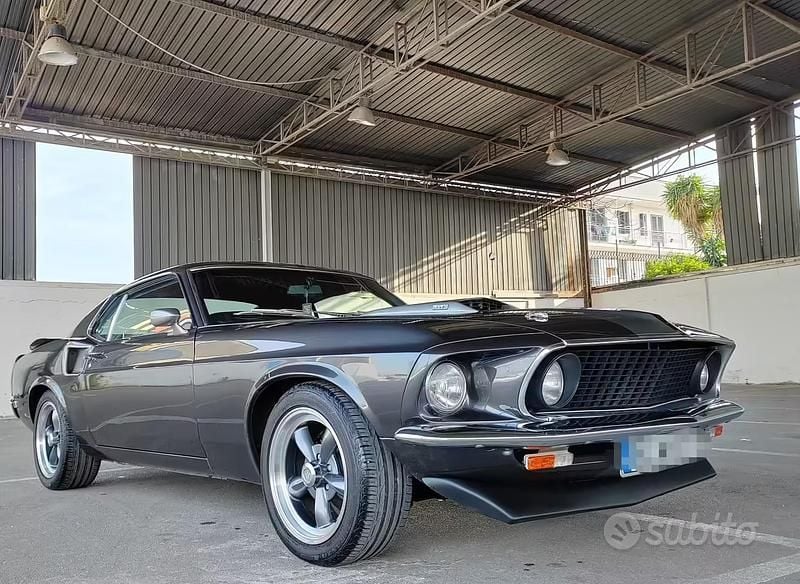 Begagnad Ford V8 Fastback 1960 Grå Sportkupé