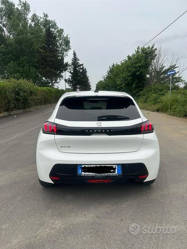 Usata Peugeot 208 102 CV (75 kW) 2022 Bianco Utilitaria