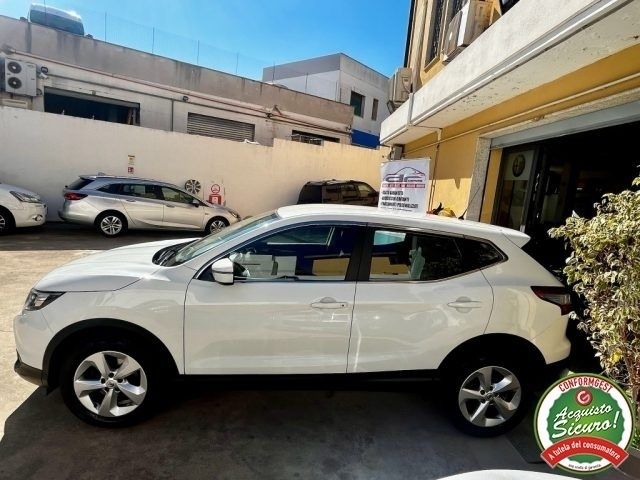 Usata Nissan Qashqai N-Connecta 131 CV (96 kW) 2016 Bianco pastello SUV