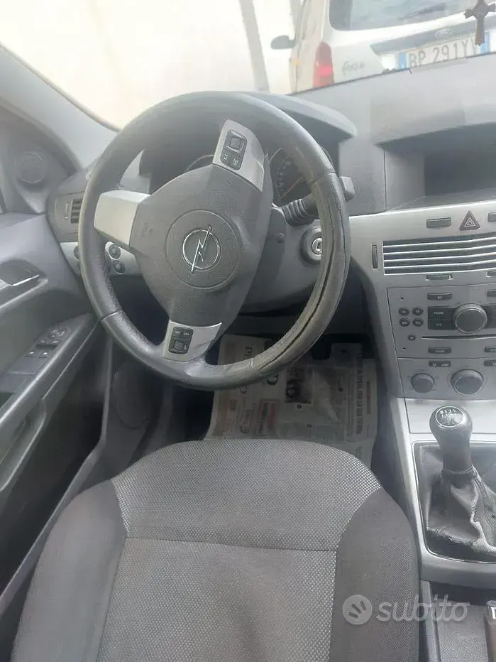 Usata Opel Astra 110 CV (80 kW) 2010 Berlina