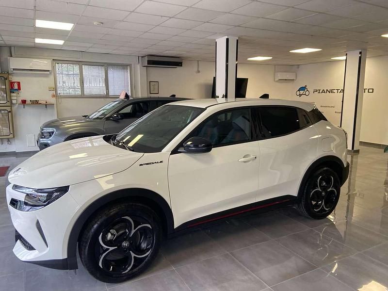 Nuova Alfa Romeo Junior Edizione Speciale 136 CV (100 kW) 2025 Bianco alfa SUV