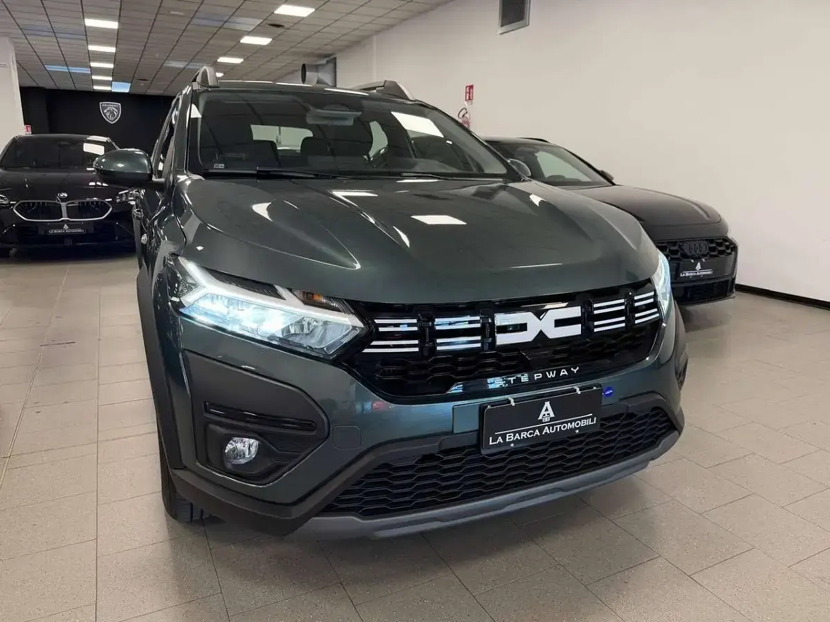 Usata Dacia Sandero Expression 101 CV (74 kW) 2025 Verde Berlina