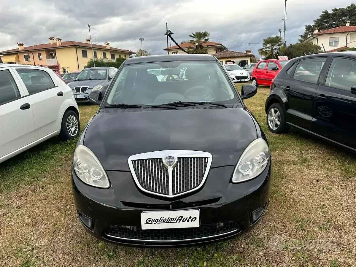 Usata Lancia Ypsilon 69 CV (50 kW) 2011 Viola Utilitaria