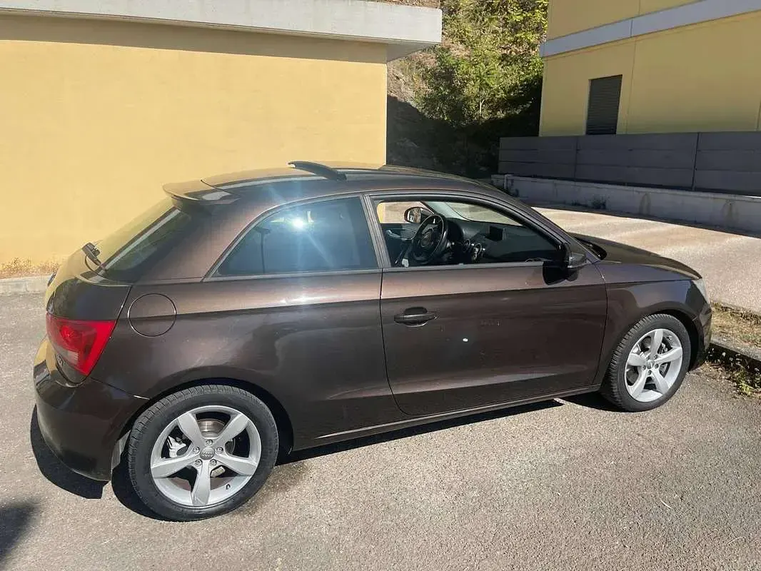 Usata Audi A1 Ambition 90 CV (66 kW) 2011 Marrone Utilitaria