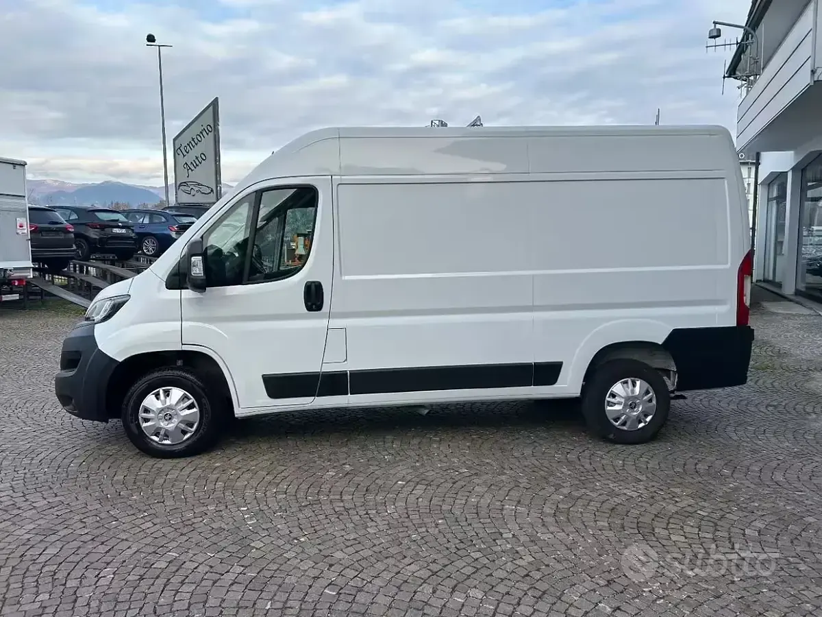 Usata Fiat Ducato S 140 CV (102 kW) 2023 Bianco pastello Furgone