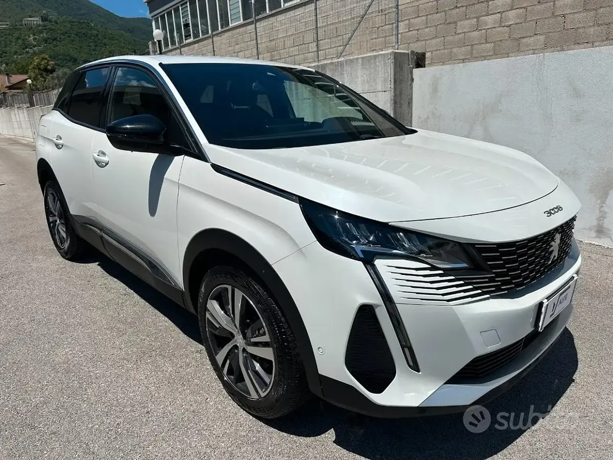 Usata Peugeot 3008 Allure 131 CV (96 kW) 2023 Bianco SUV
