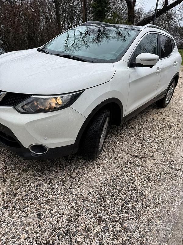 Usata Nissan Qashqai N-Connecta 115 CV (84 kW) 2016 Bianco SUV