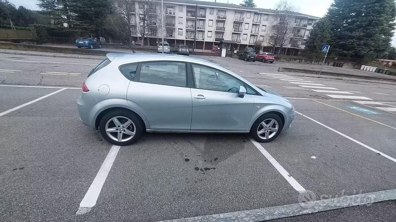 Usata Seat Leon 85 CV (62 kW) 2010 Grigio Utilitaria
