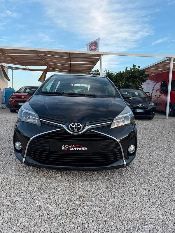 Usata Toyota Yaris Lounge 99 CV (72 kW) 2015 Nero Utilitaria