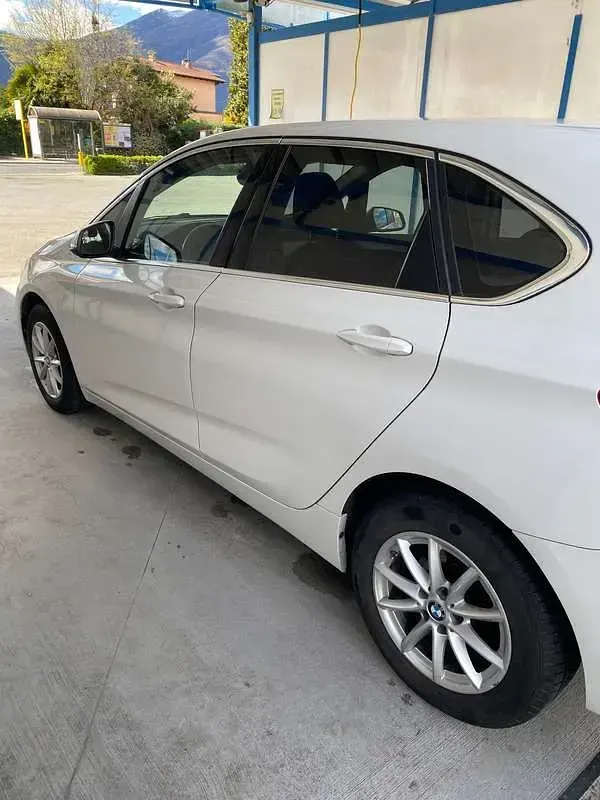 Usata BMW 216 Active Tourer Lifestyle 116 CV (85 kW) 2016 Bianco Monovolume