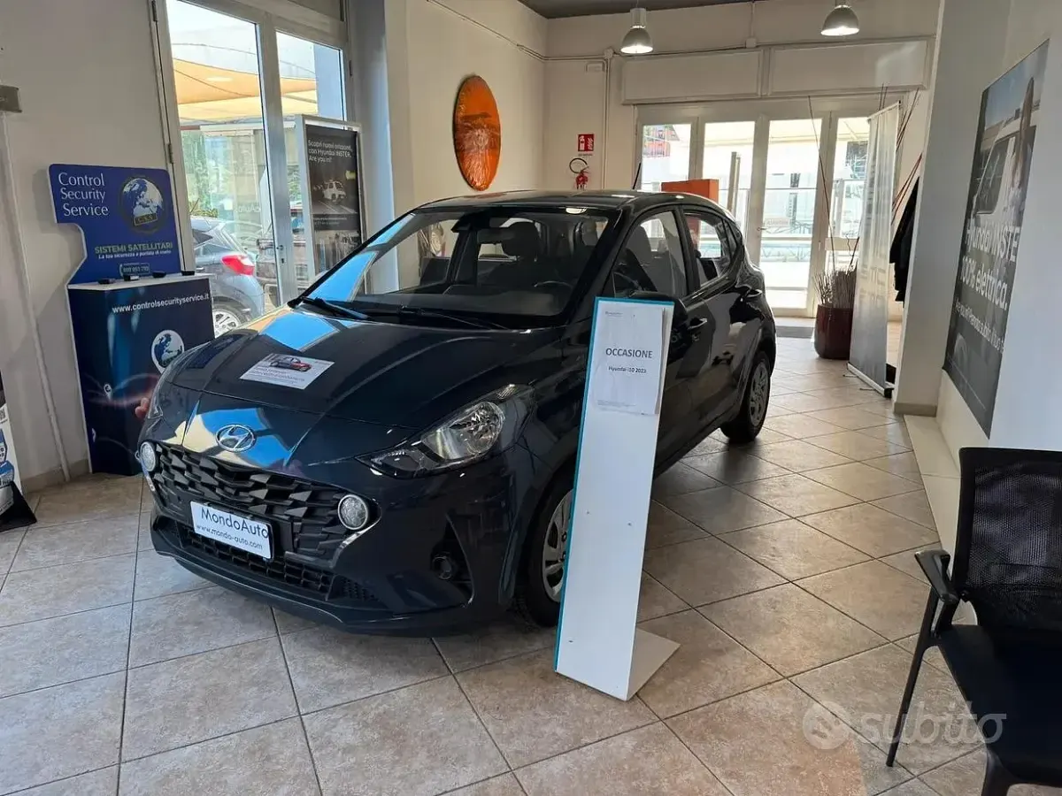 Usata Hyundai i10 Advanced 67 CV (49 kW) 2023 Grigio Utilitaria