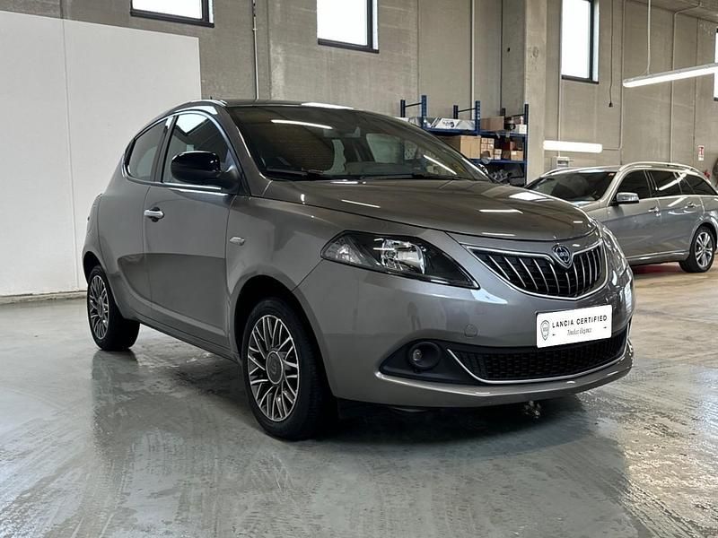 Usata Lancia Ypsilon Silver 69 CV (50 kW) 2023 Grigio Utilitaria