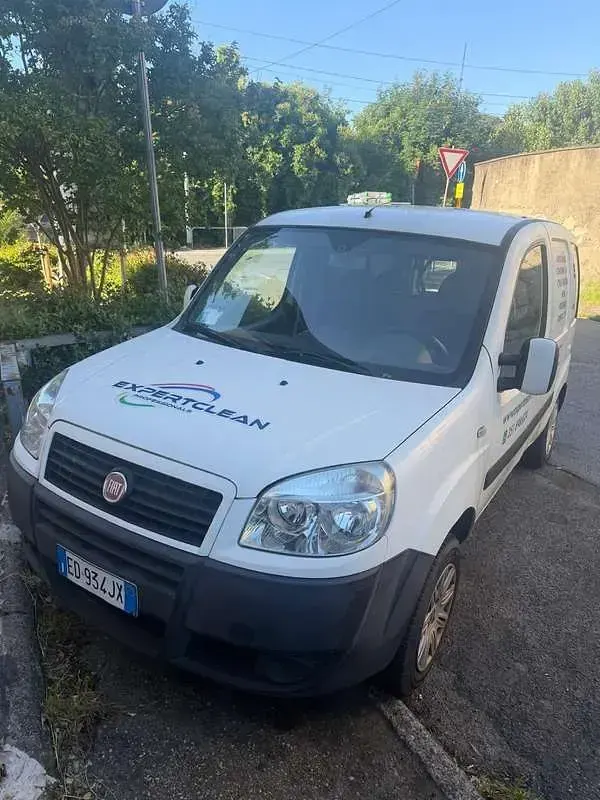 Usata Fiat Doblò Active 103 CV (75 kW) 2010 Monovolume