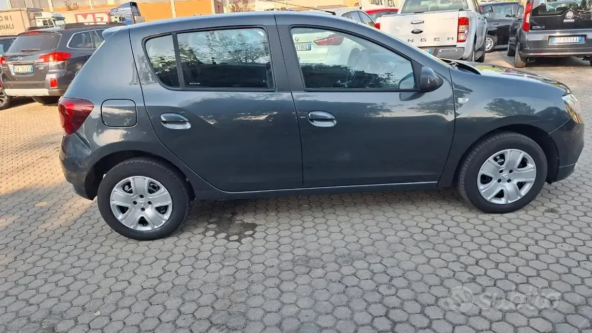 Usata Dacia Sandero Comfort 73 CV (53 kW) 2019 Marrone Berlina