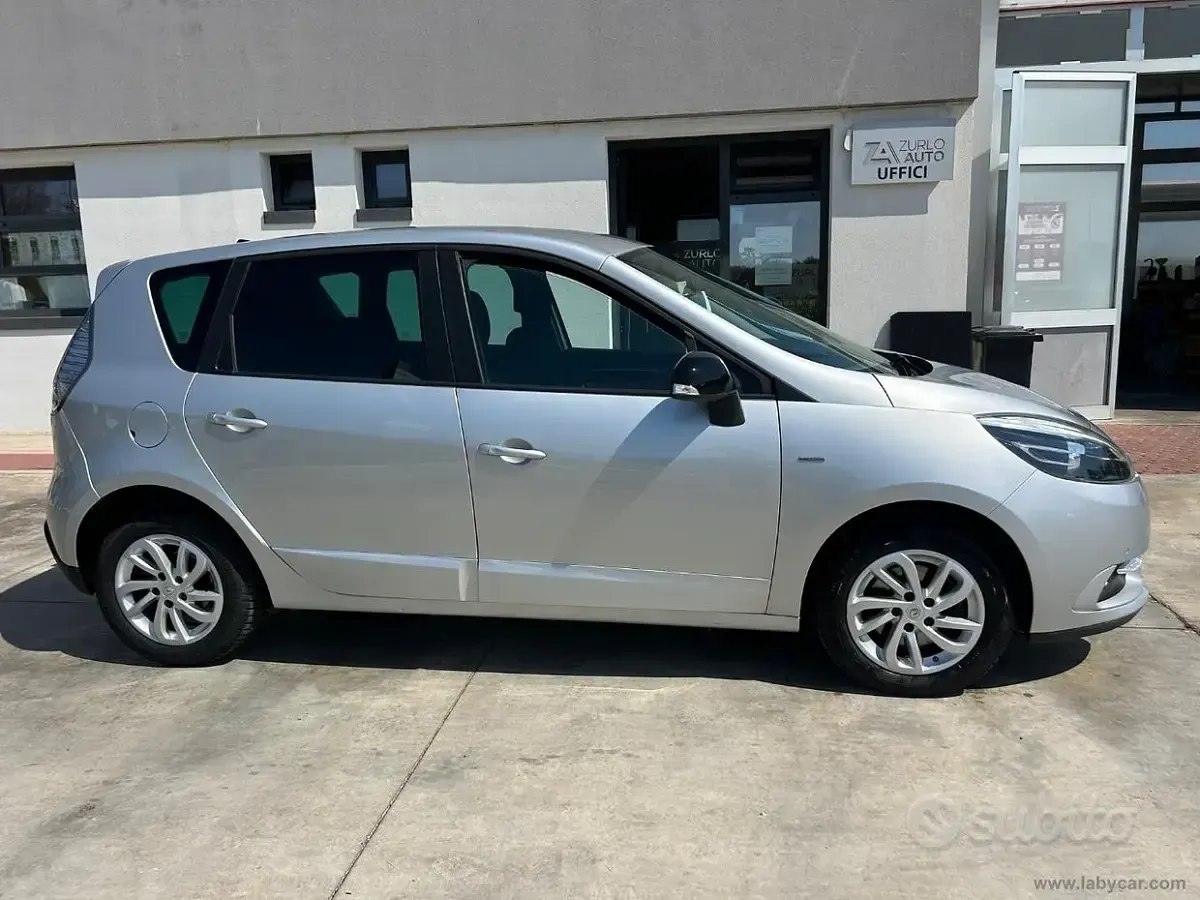 Usata Renault Scénic III LIMITED 110 CV (80 kW) 2016 Argento Monovolume