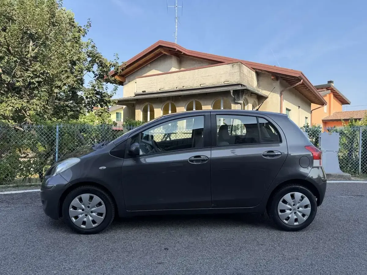 Usata Toyota Yaris 101 CV (74 kW) 2009 Nero Utilitaria