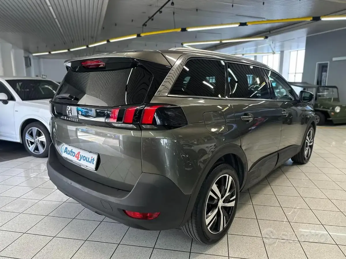 Usata Peugeot 5008 Business-Line 131 CV (96 kW) 2019 Verde SUV