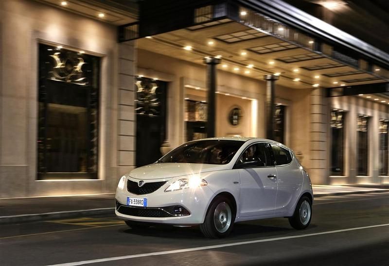 Usata Lancia Ypsilon Gold 69 CV (50 kW) 2020 Nero Utilitaria