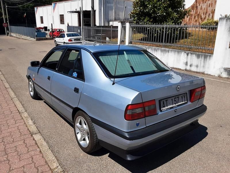 Usata Lancia Dedra 131 CV (96 kW) 1997 Argento Berlina