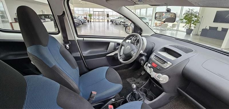 Usata Toyota Aygo 72 CV (52 kW) 2011 Bianco Utilitaria
