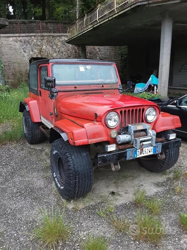 Usata Jeep CJ 240 CV (176 kW) 1984 Rosso