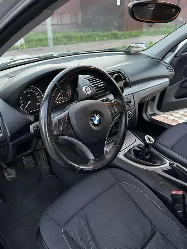 Usata BMW 118 Sport Line 143 CV (105 kW) 2010 Utilitaria