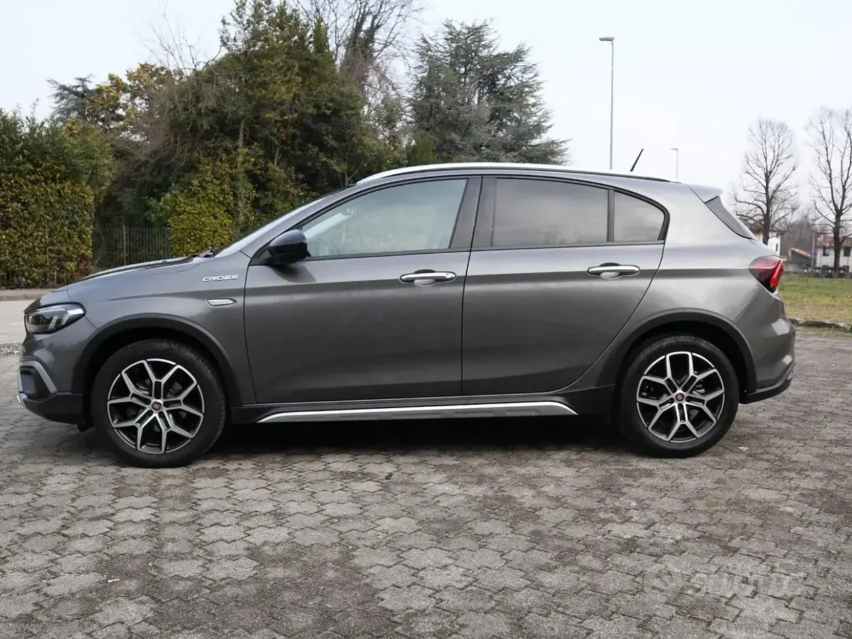 Occasion Fiat Tipo Cross 131 ch (96 kW) 2022 Gris Berline