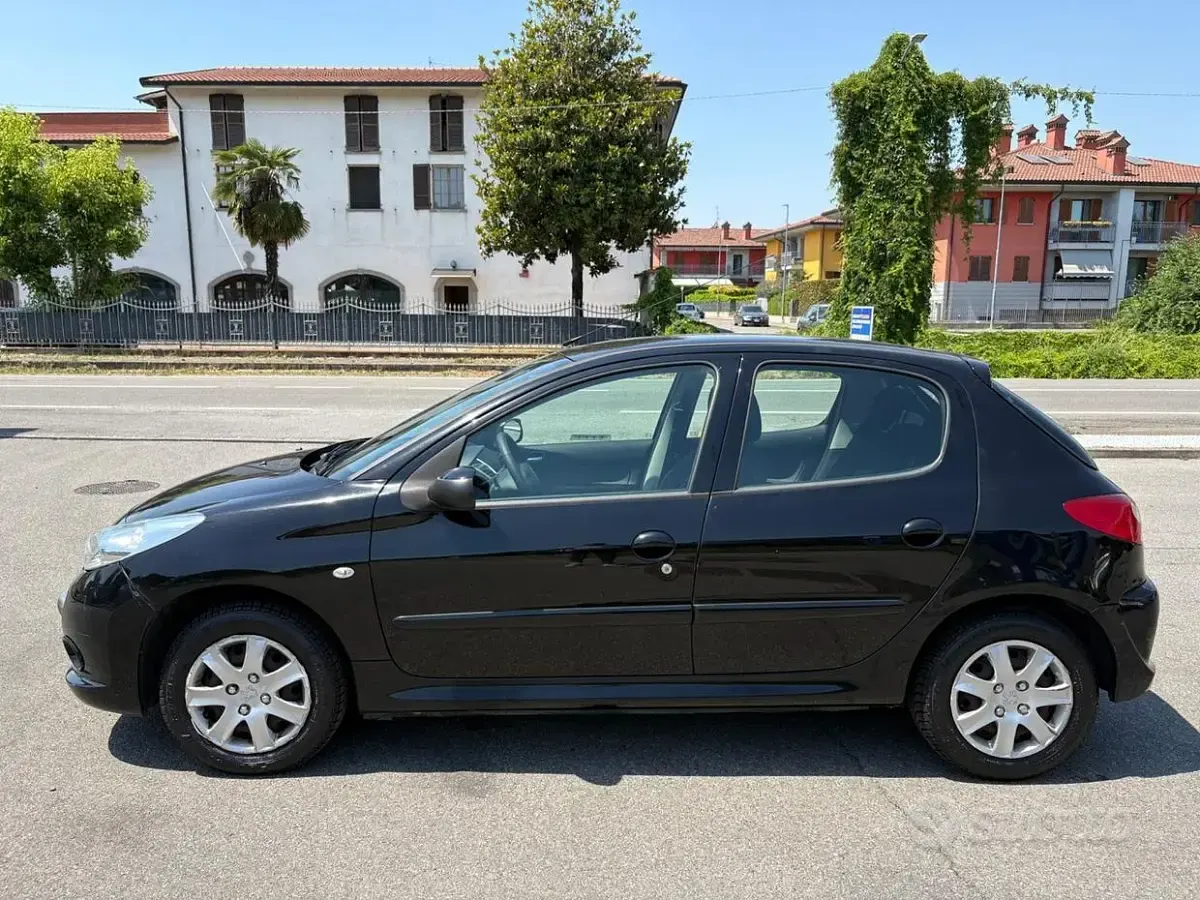Usata Peugeot 206 60 CV (44 kW) 2011 Nero Berlina
