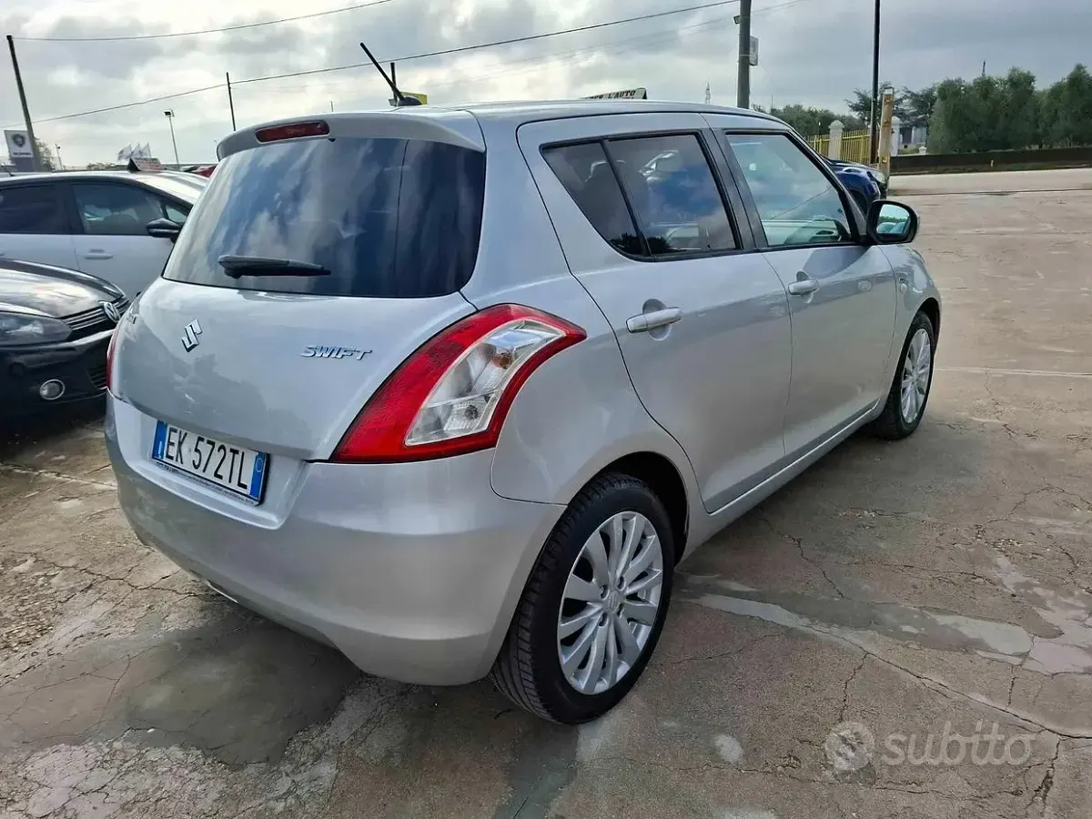 Usata Suzuki Swift 75 CV (55 kW) 2012 Grigio Utilitaria