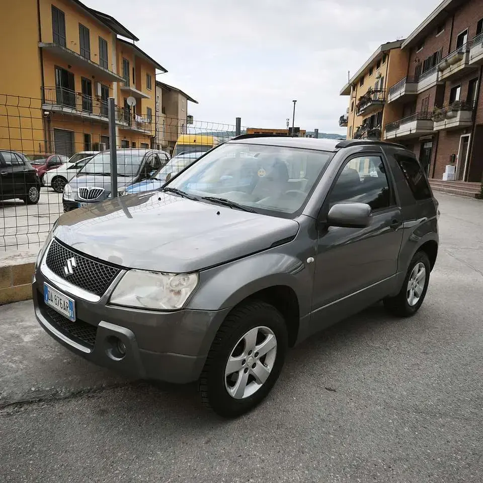 Usata Suzuki Grand Vitara 106 CV (77 kW) 2006 Grigio SUV