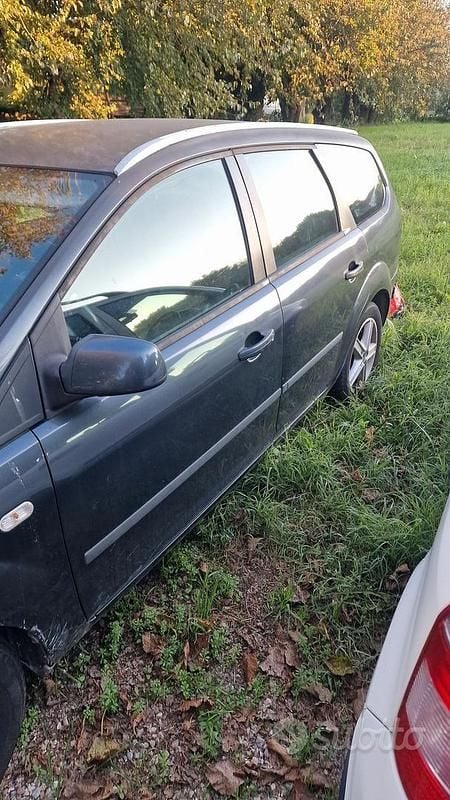 Verde Usata 2006 Ford Focus Station wagon | 500 € (Super prezzo) - Immagine 1/4