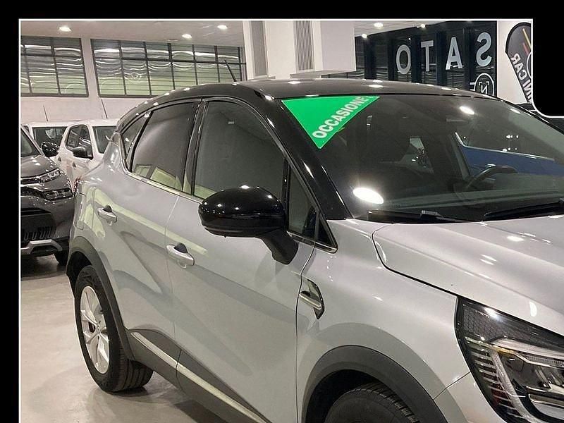 Grigio chiaro Usata 2021 Renault Captur Intens SUV | 15.500 € (Buon prezzo) - Immagine 1/4