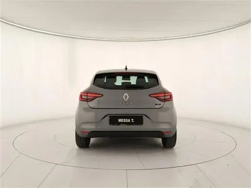 Usata Renault Clio Evolution 145 CV (106 kW) 2023 Grigio chiaro Utilitaria
