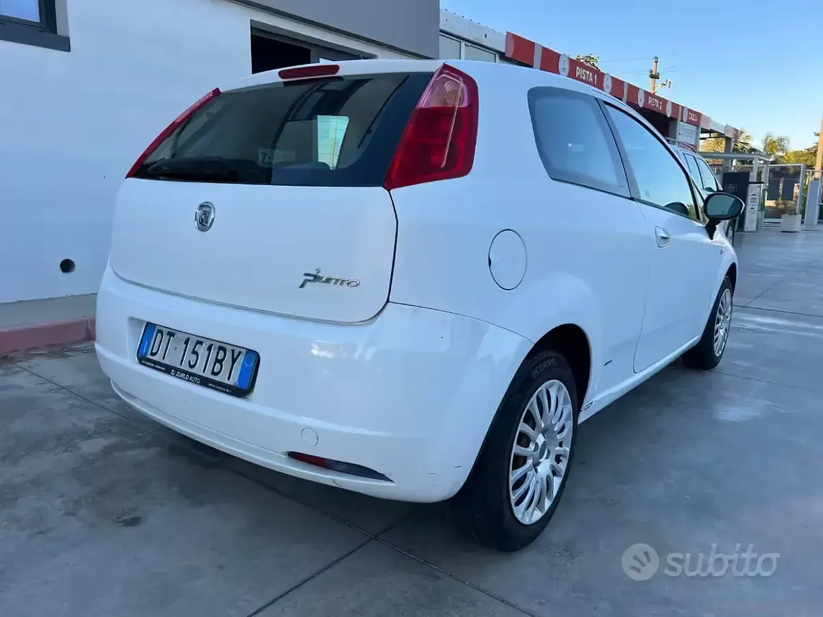 Usata Fiat Grande Punto Dynamic 65 CV (47 kW) 2008 Bianco Utilitaria