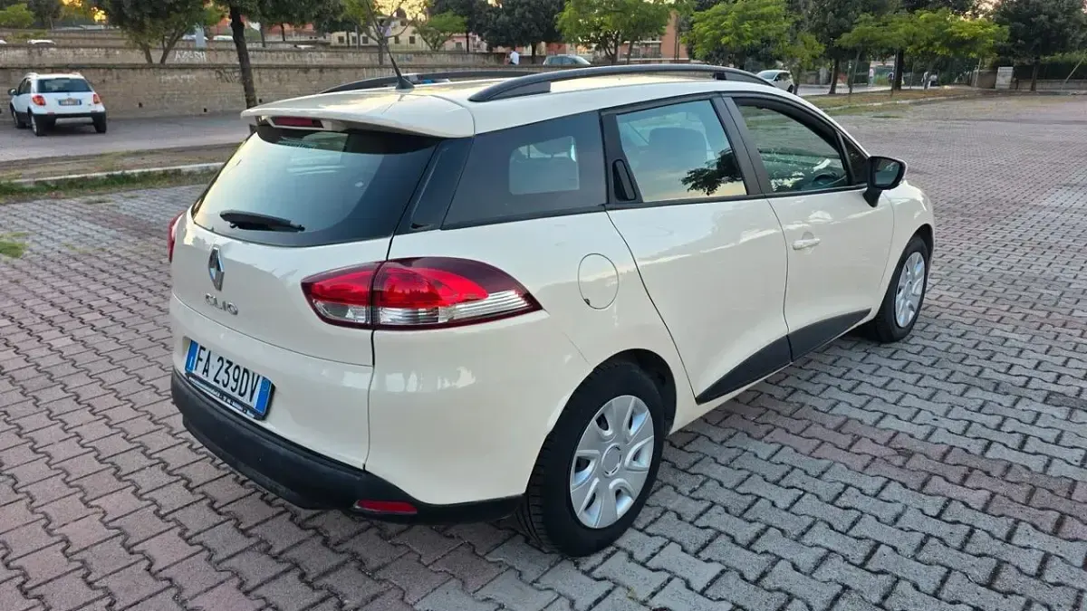 Usata Renault Clio Zen 73 CV (53 kW) 2015 Bianco Station wagon