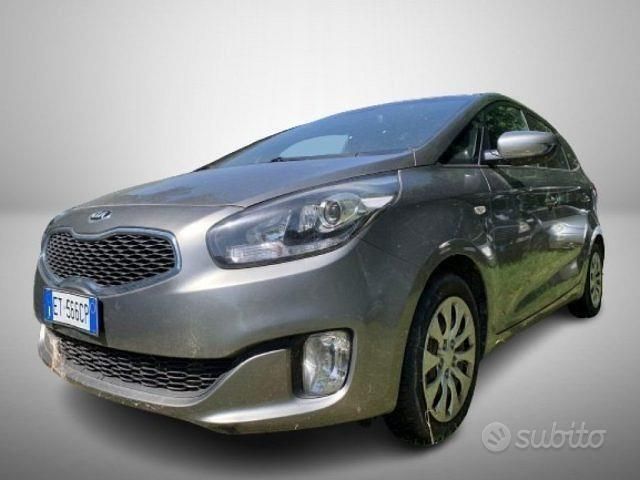 Grigio Usata 2013 Kia Carens Monovolume | 6900 € (Cara) - Immagine 1/4