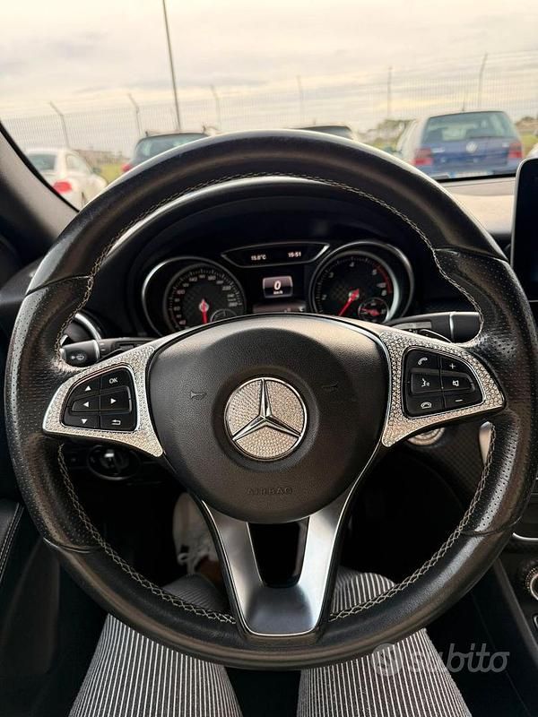 Usata Mercedes A180 Executive 109 CV (80 kW) 2017 Grigio Berlina