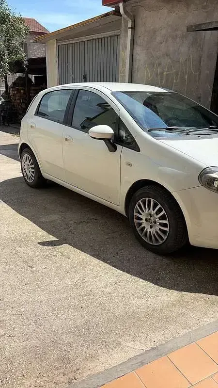 Usata Fiat Punto Dynamic 95 CV (69 kW) 2012 Utilitaria