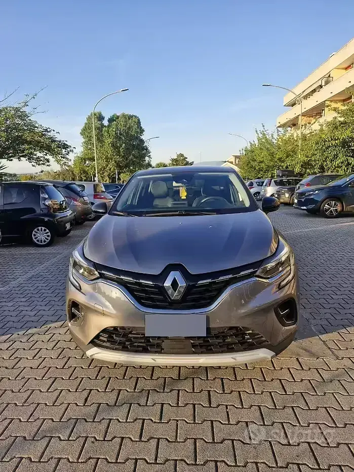 Usata Renault Captur 101 CV (74 kW) 2023 Grigio SUV