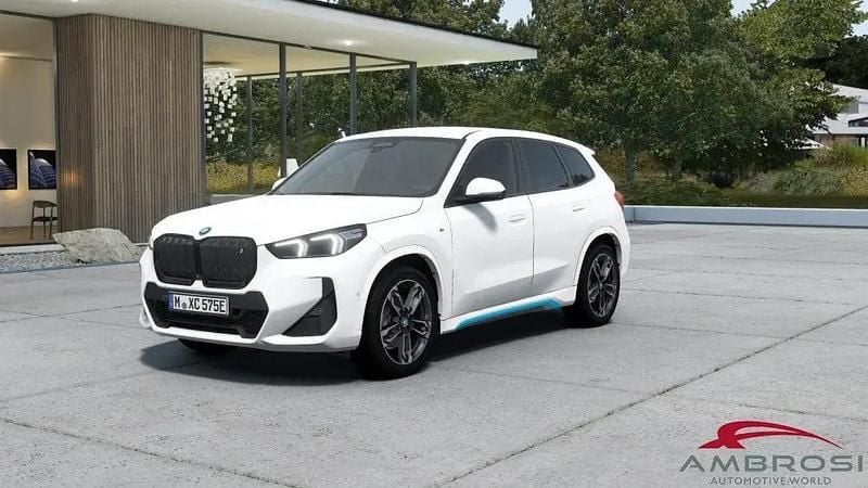 Alpin white pastello Nuova 2025 BMW iX1 M Sport SUV | 53.900 € (Super prezzo) - Immagine 1/4